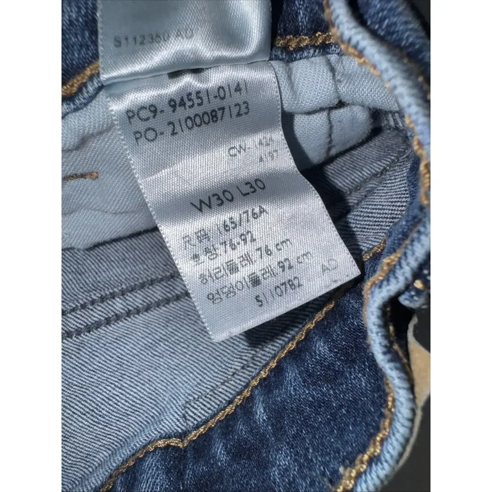 Levis Signature Men's Athletic Fit Blue Jeans Size 30 X 30 Medium Wash Thrashed